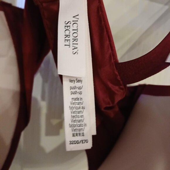 NEW Victoria's Secret Very Sexy Smooth Push-Up Bra Rhinestone Bling Straps 32DD - Picture 4 of 5